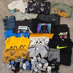19 Pieces Of Boy's Clothes + 28 Pairs Of Socks (Sz 6-8A)